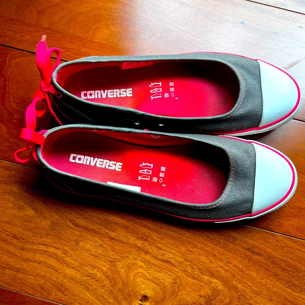 Converse slip-on flats with shoelace bow